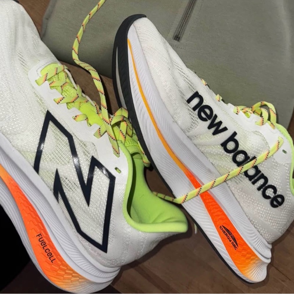 New Balance Fuel Cell SuperComp Trainer V2 - brand new